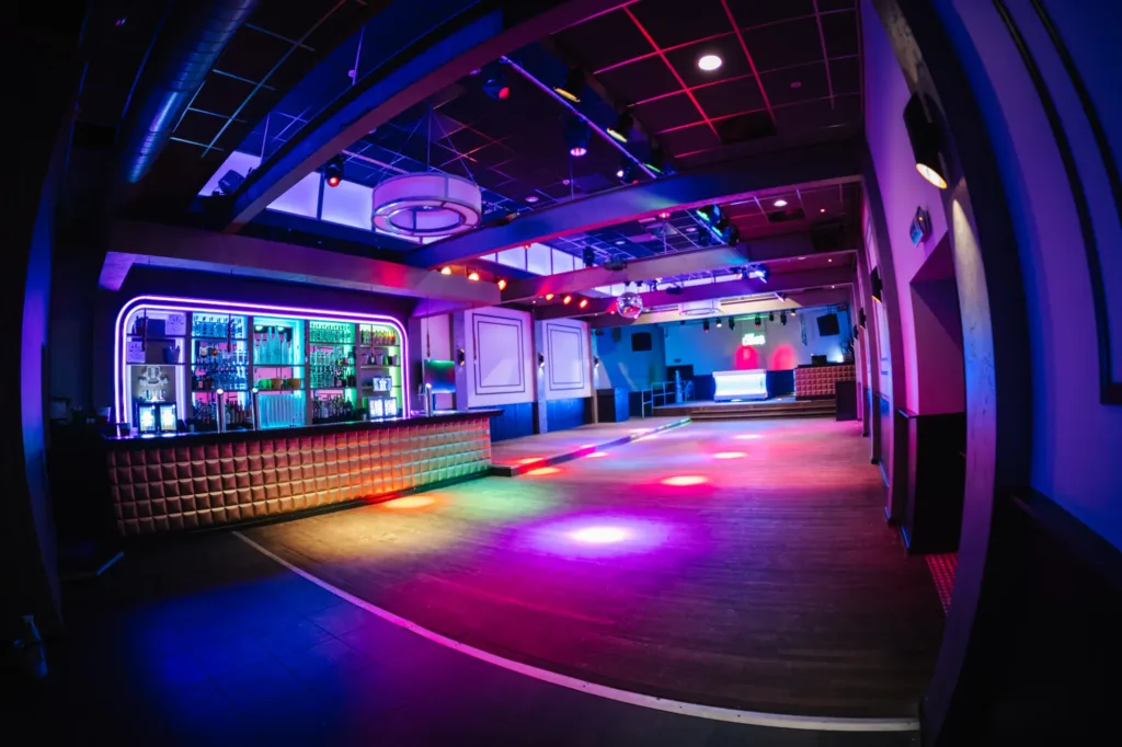 DJ-booth en dansvloer Club Dims Horst