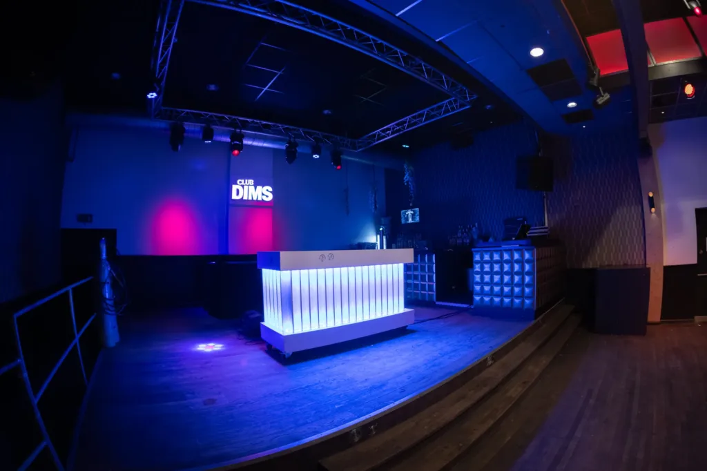 Club Dims eventlocatie met podiumverlichting