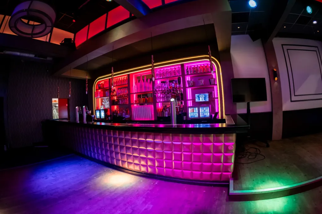 Podium en lichtshow Club Dims