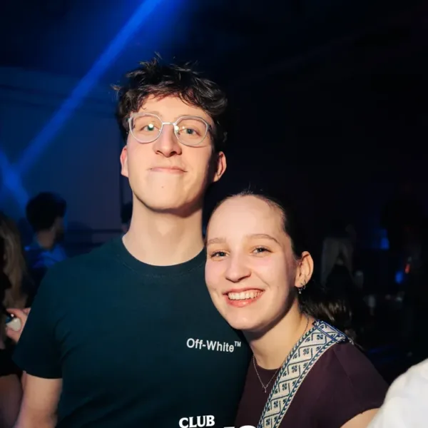 Dierentuin met Yung Felix bij Club Dims - koppel op de dansvloer